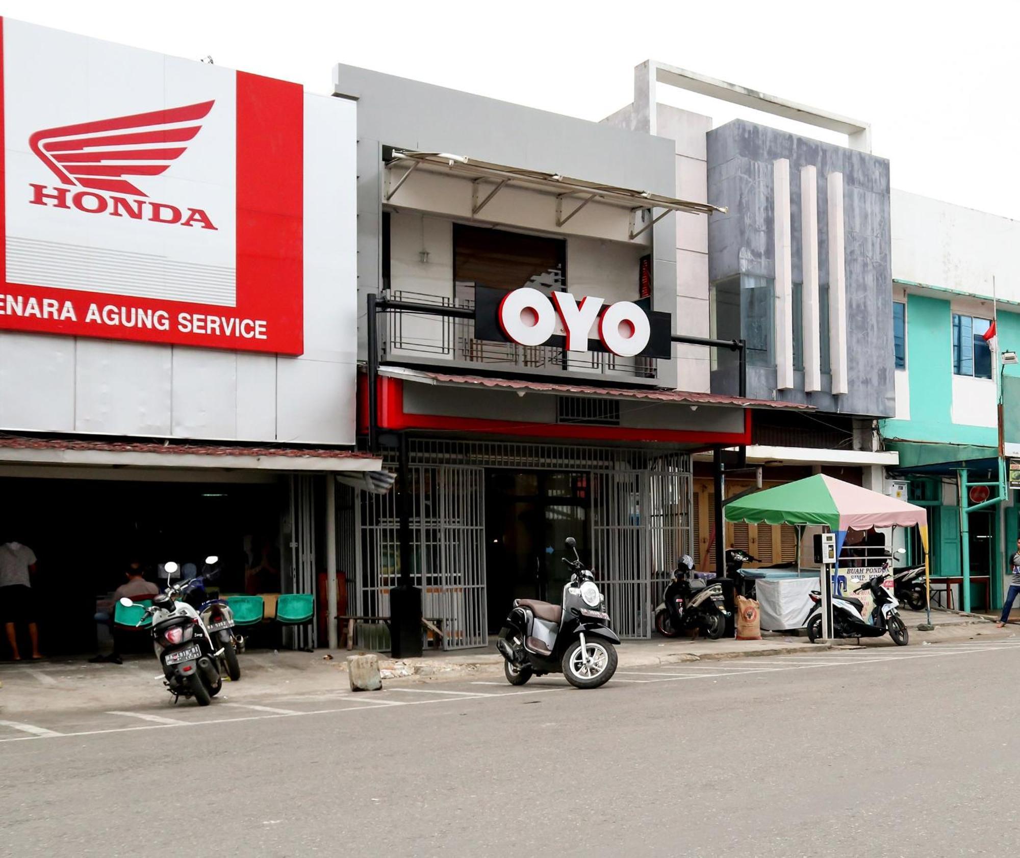 Oyo 1191 Monalisa Residence And Cafe Padang  Eksteriør billede